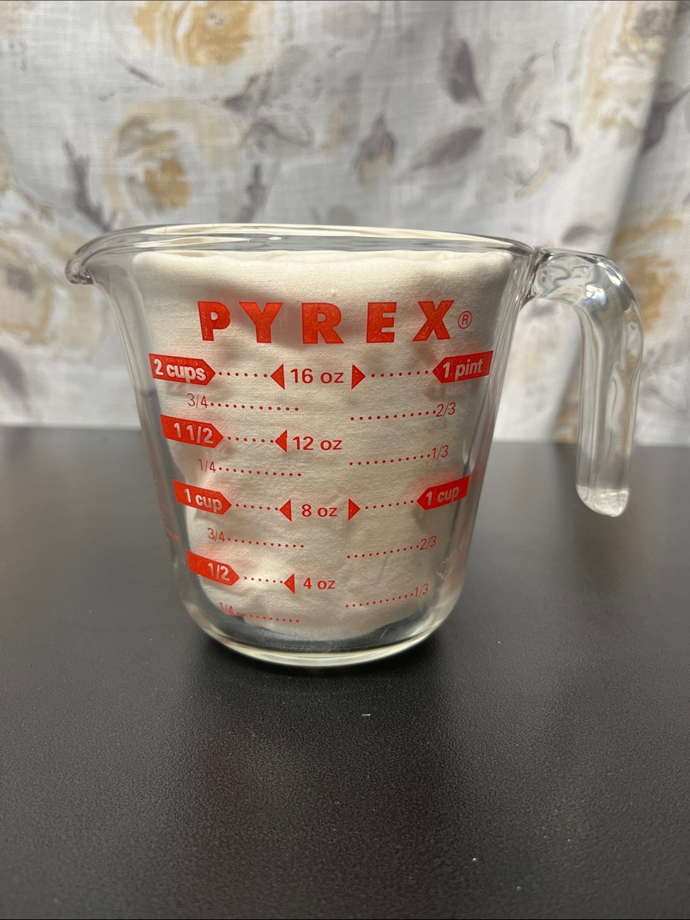 Vintage 1980 PYREX 2- Cup Borosilicate Glass Measuring Cup